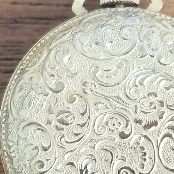 Vintage Lucerne Swiss Made Ladies Pocket Watch Pendant Gold Tone NEEDS REPAIR - Picture 4 of 4